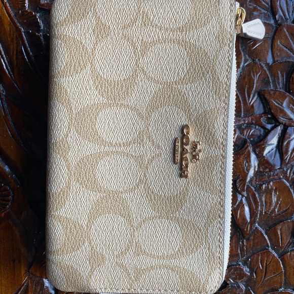 Coach signature double corner zip clutch wristlet BNWT - Picture 3 of 9